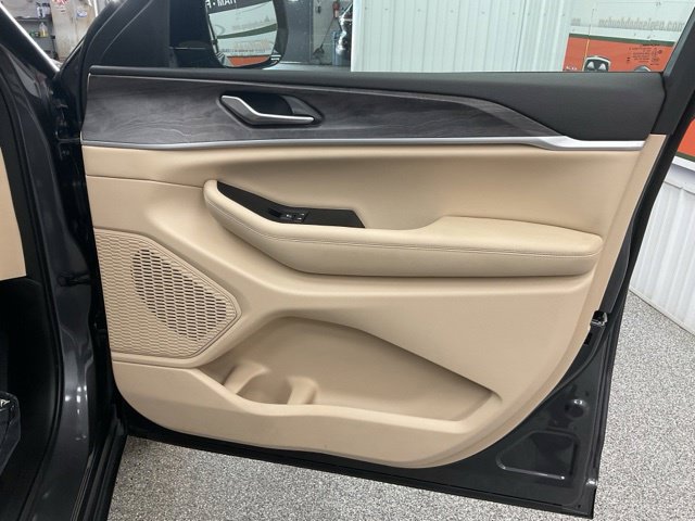2025 Jeep Grand Cherokee L Limited 4X4 - Image 35