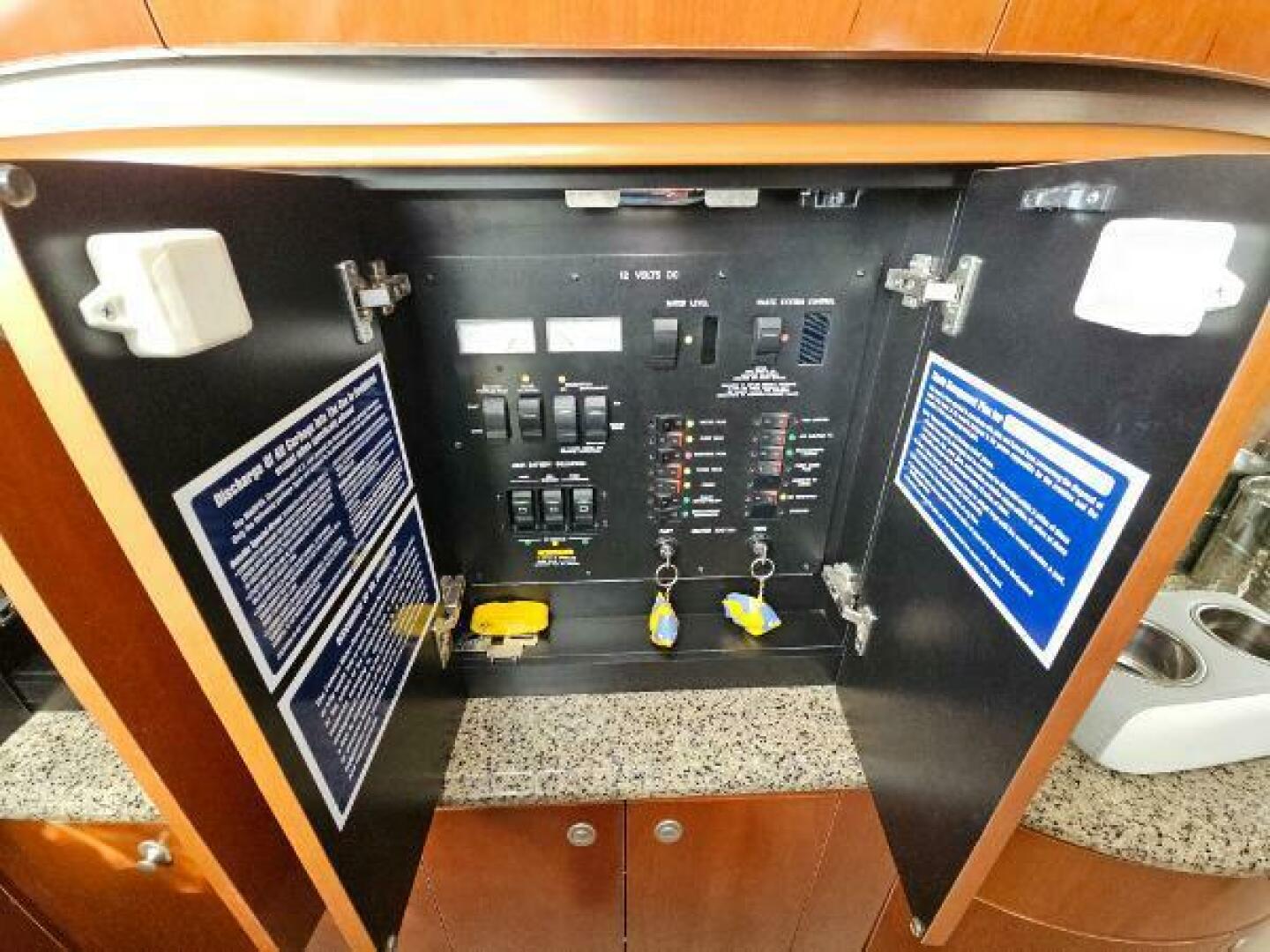 2005 Sea Ray 500 Sundancer - Image 26