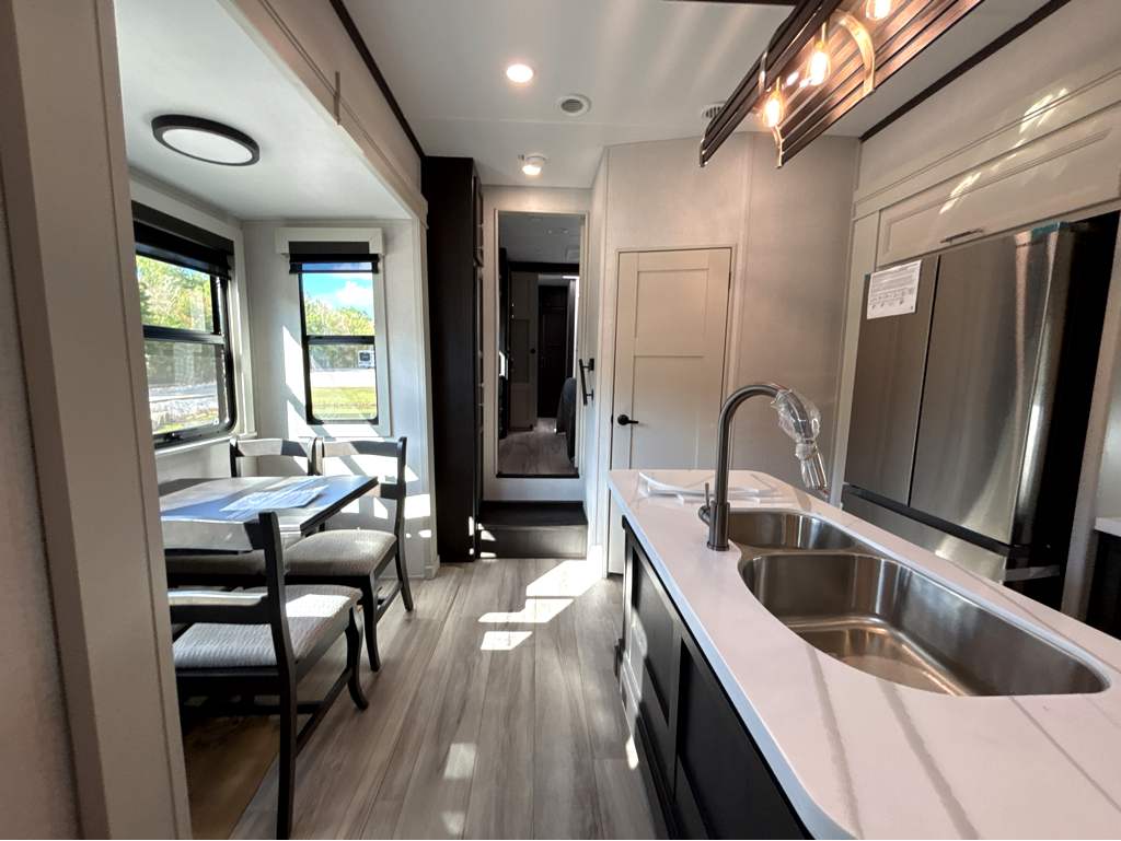 2026 Keystone ALPINE 3710FL - Image 7
