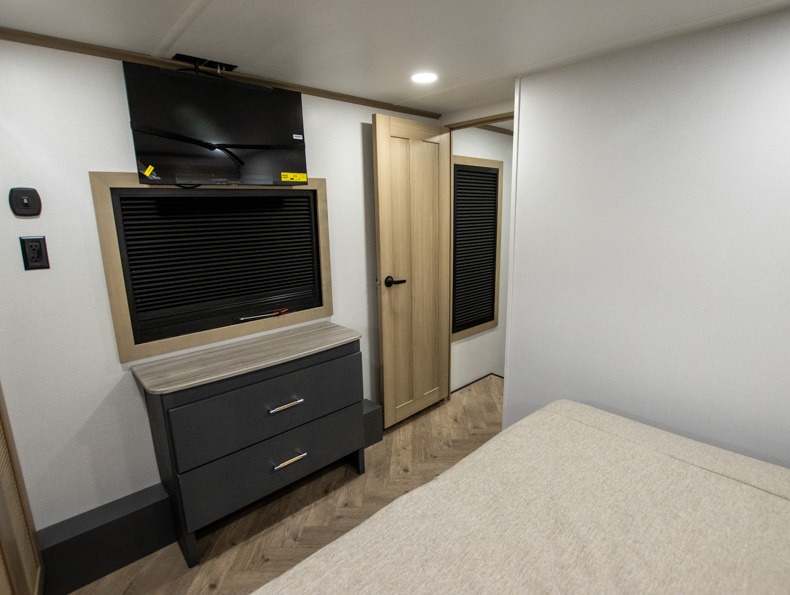 2026 Keystone Raptor 430 - Image 27