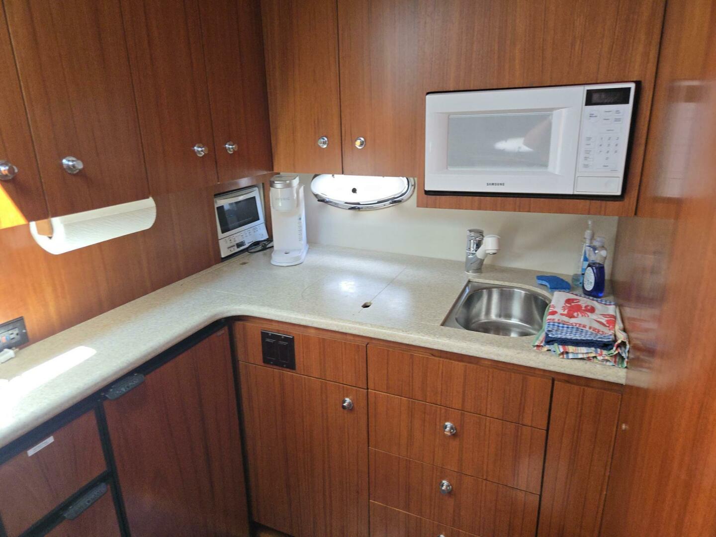 2001 Tiara Yachts 3800 Express - Image 10