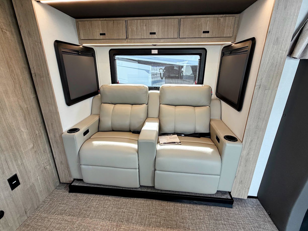 2026 Grand Design Lineage Series M 25TK - Image 20