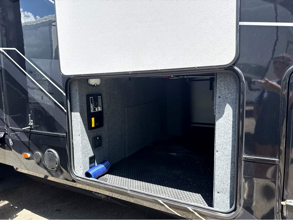 2027 JAYCO PINNACLE 32RLTS - Image 7