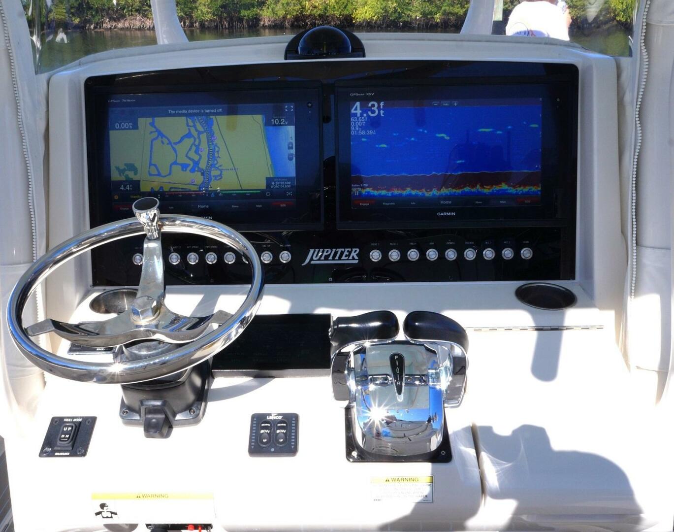 2015 Jupiter 30 FS - Image 8
