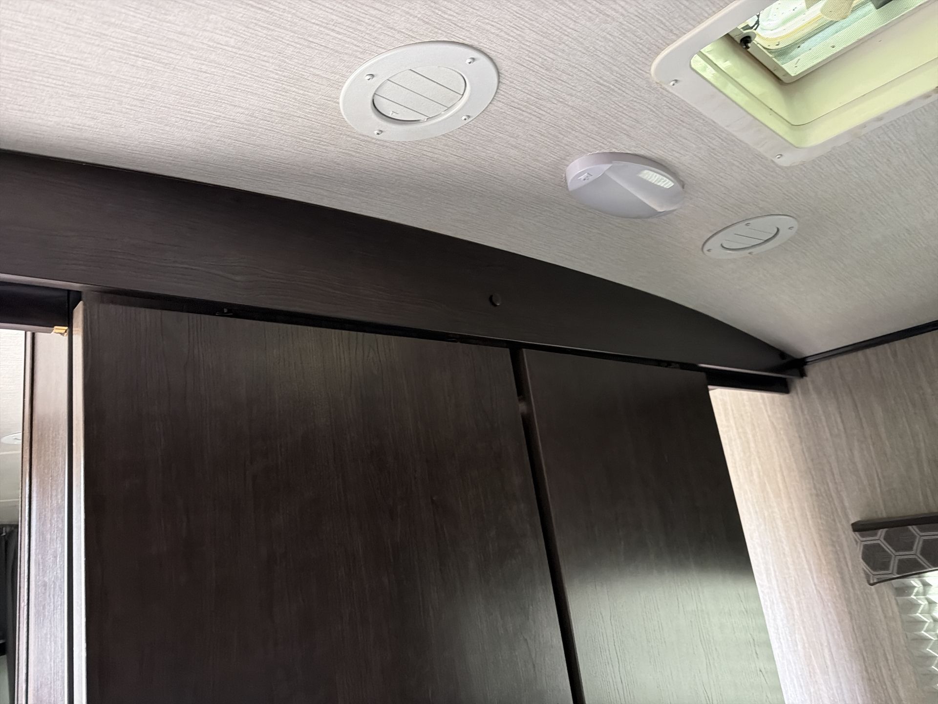 2019 Cruiser RV Shadow Cruiser SC240BHS - Image 25