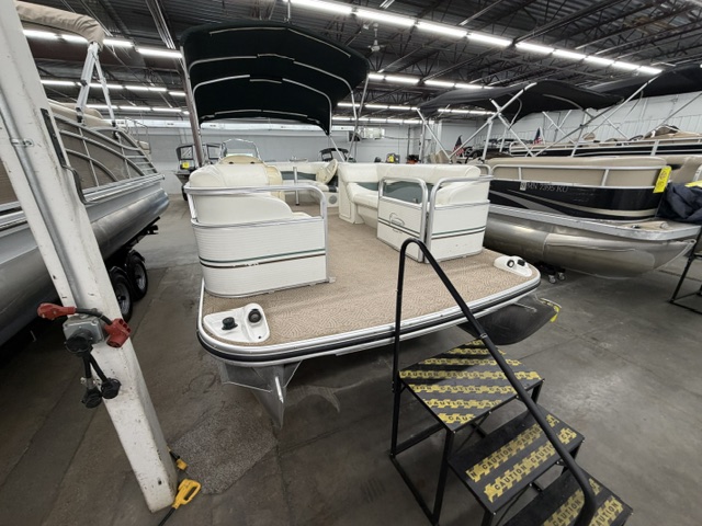 2003 LOWE SUNCRUISER TRINDAD 222 - Image 8