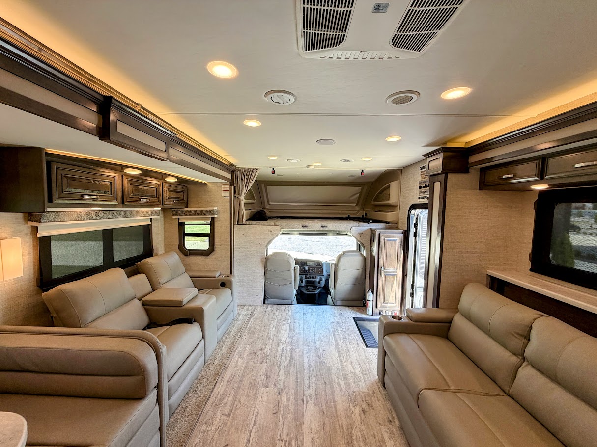 2022 JAYCO SENECA 37M - Image 6