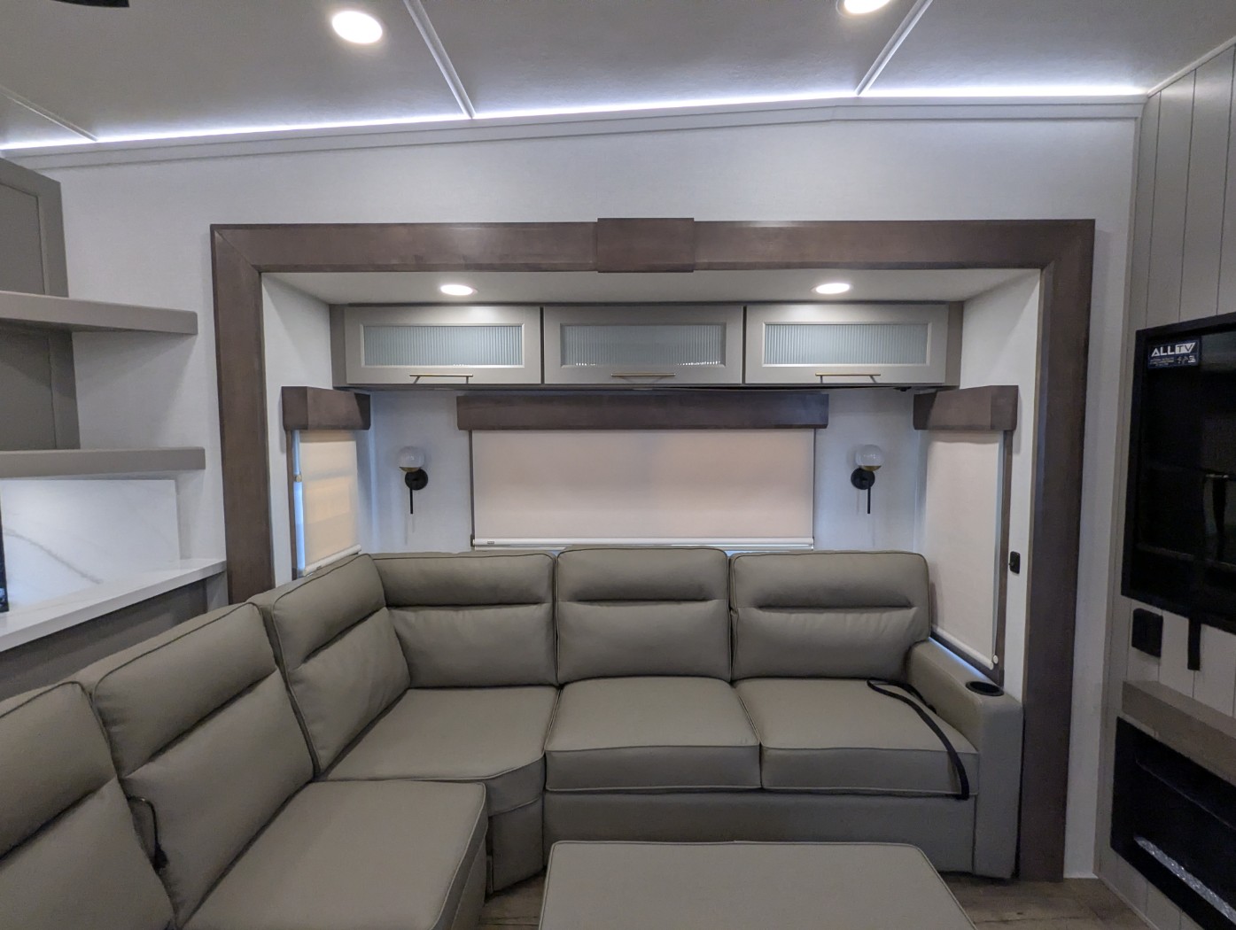 2026 Alliance RV Paradigm 382RK - Image 30