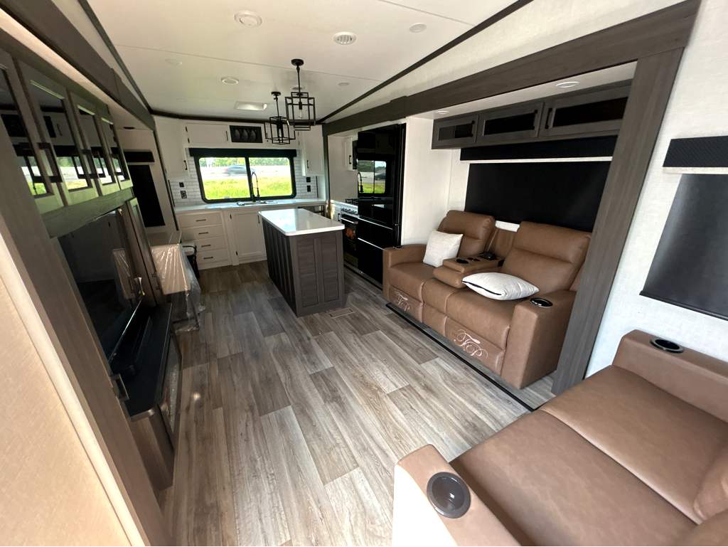 2026 VENTURE RV SPORTTREK 353VRK - Image 7