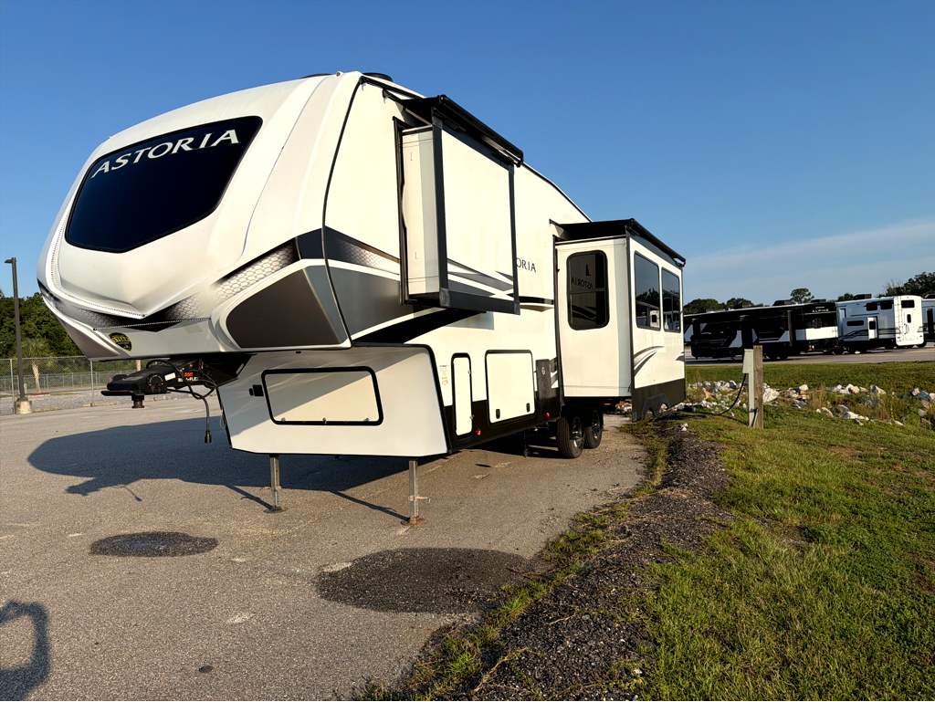 2023 DUTCHMEN ASTORIA 2503RLF - Image 3