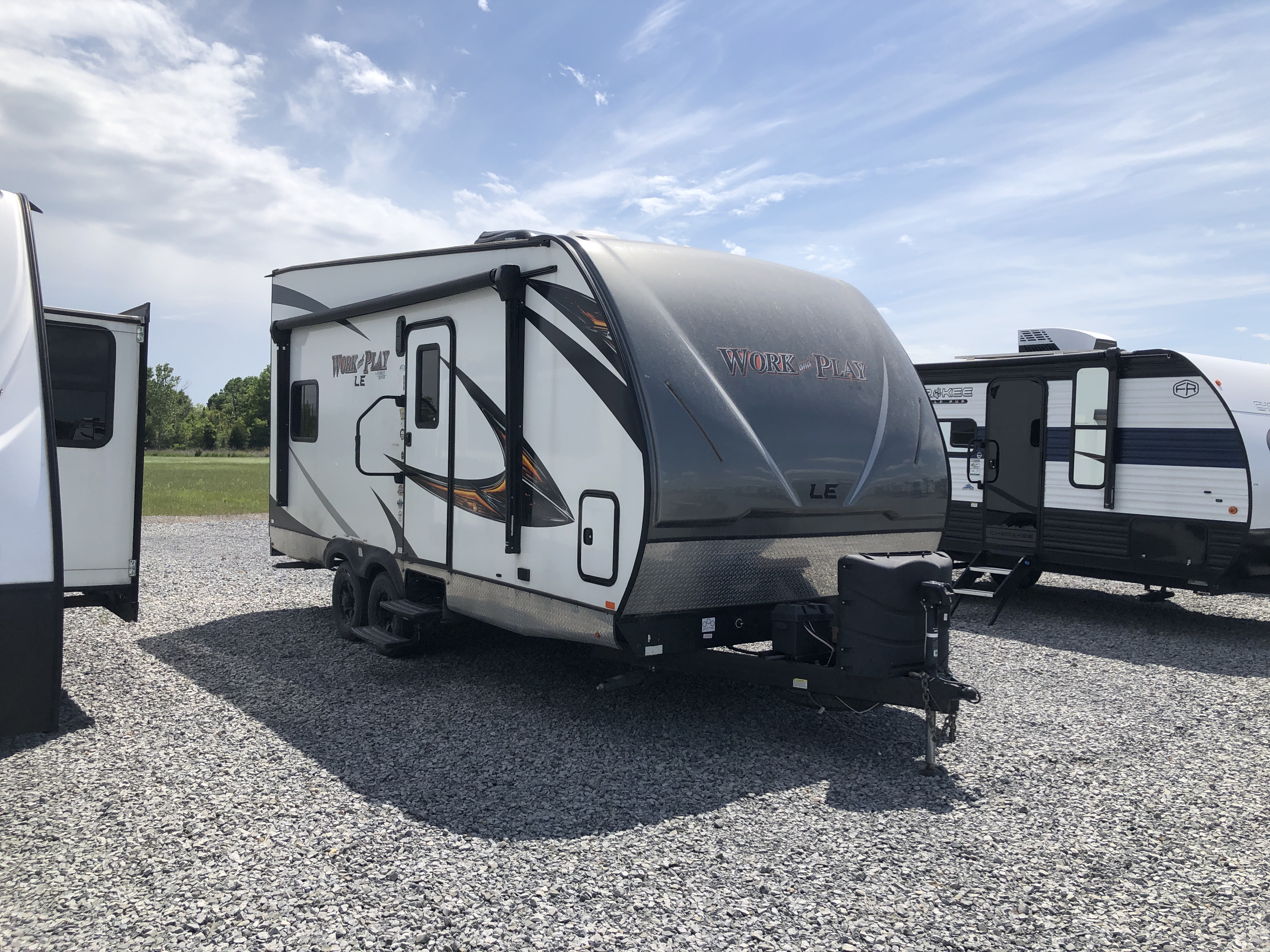 2019 WORK AND PLAY LE TOY HAULER 19WLE - Image 1