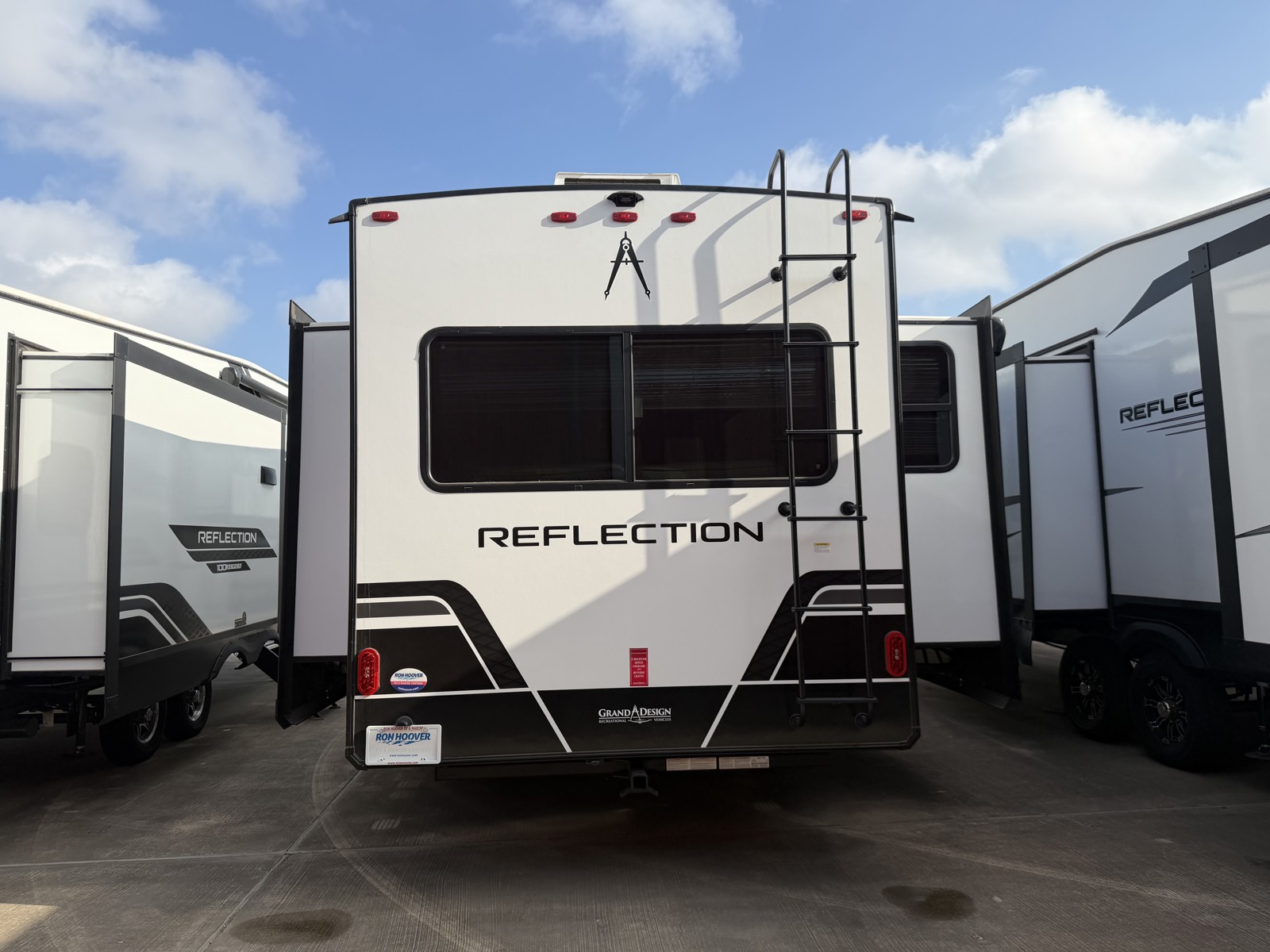 2026 GRAND DESIGN 303RLS - Image 11