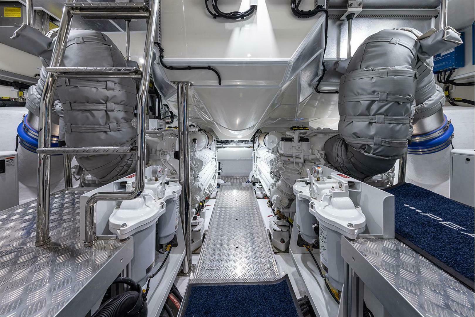 2023 Pearl 72 - Image 35