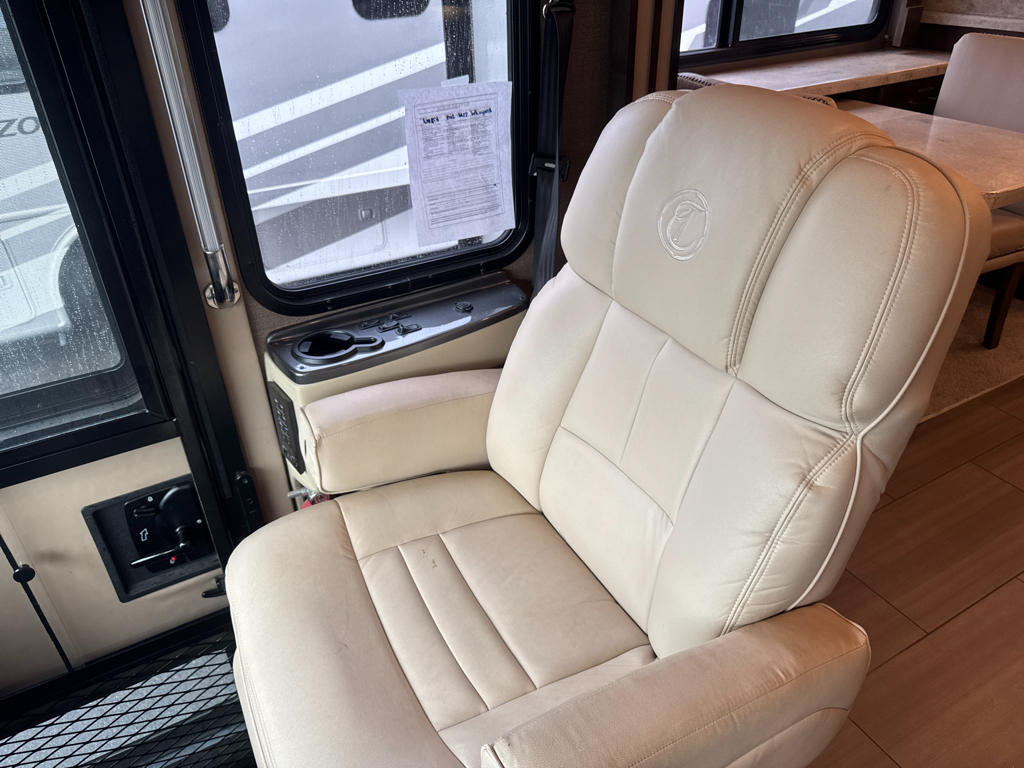 2018 TIFFIN ALLEGRO RED 33AA - Image 11