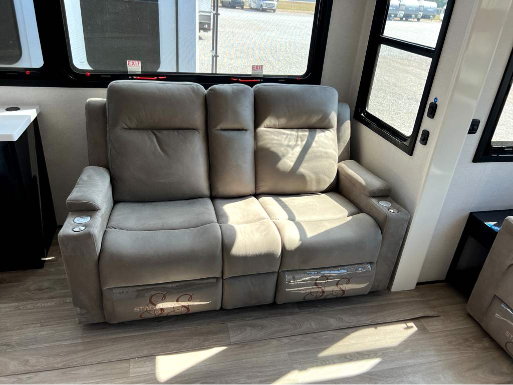 2027 JAYCO PINNACLE 39FBRL - Image 8