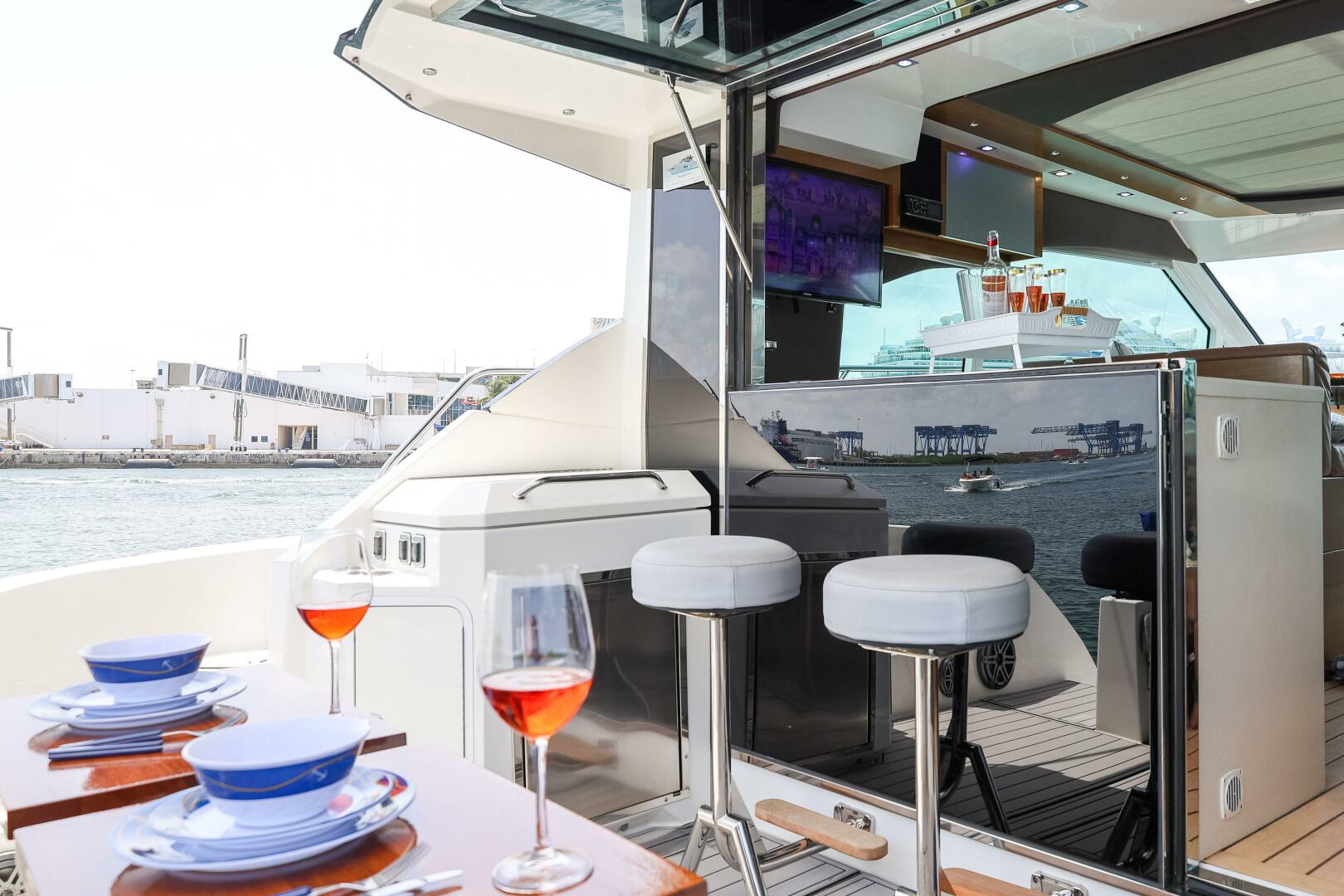 2014 Cruisers Yachts 45 Cantius - Image 25