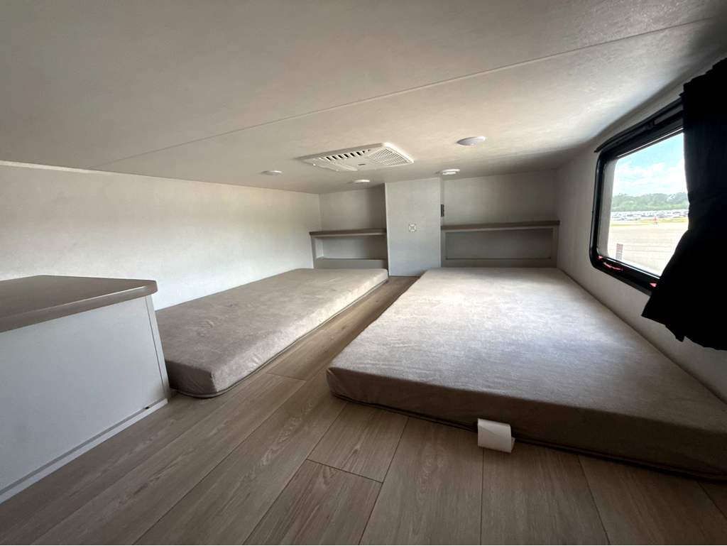 2027 JAYCO JAY FLIGHT BUNGALOW 404LOFT - Image 21