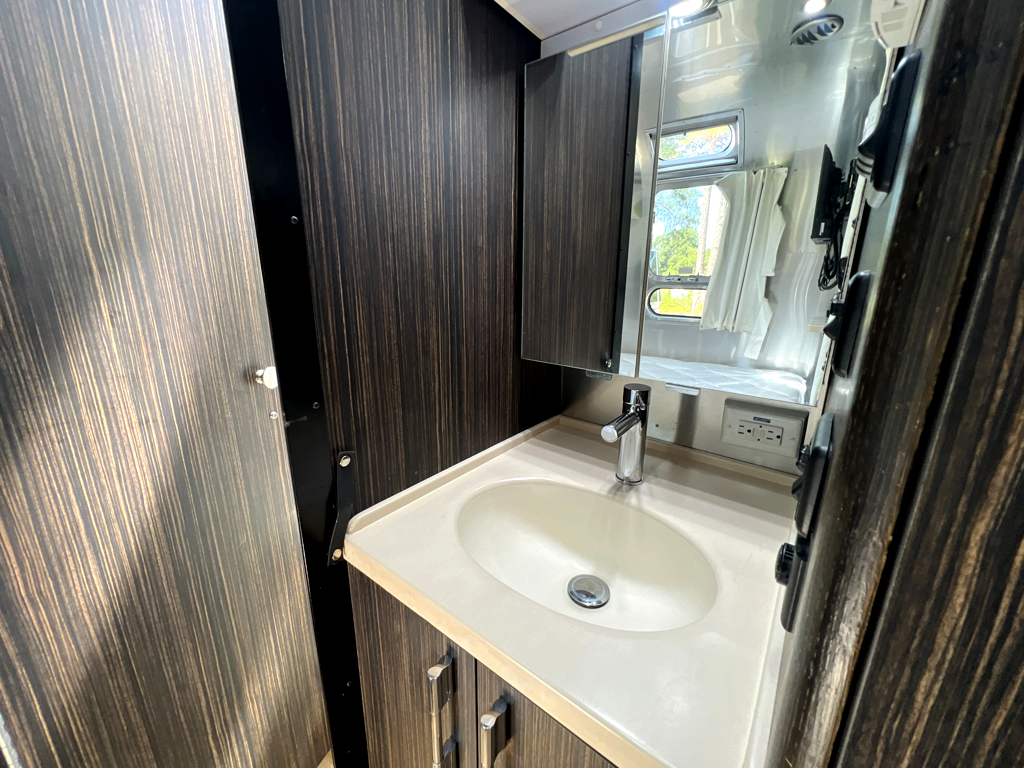 2017 AIRSTREAM INTERNATIONAL 19CB - Image 15