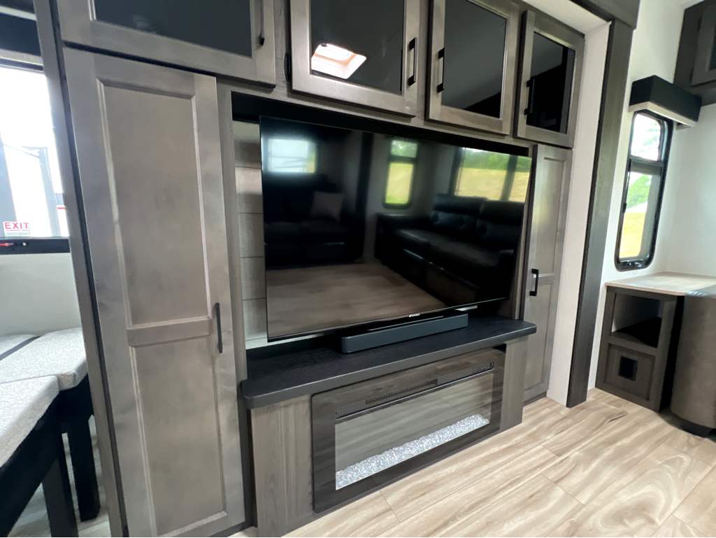 2026 VENTURE RV SPORTTREK 343VIK - Image 10