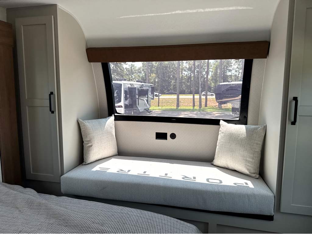 2027 VENTURE RV SPORTTREK 354VBH - Image 30