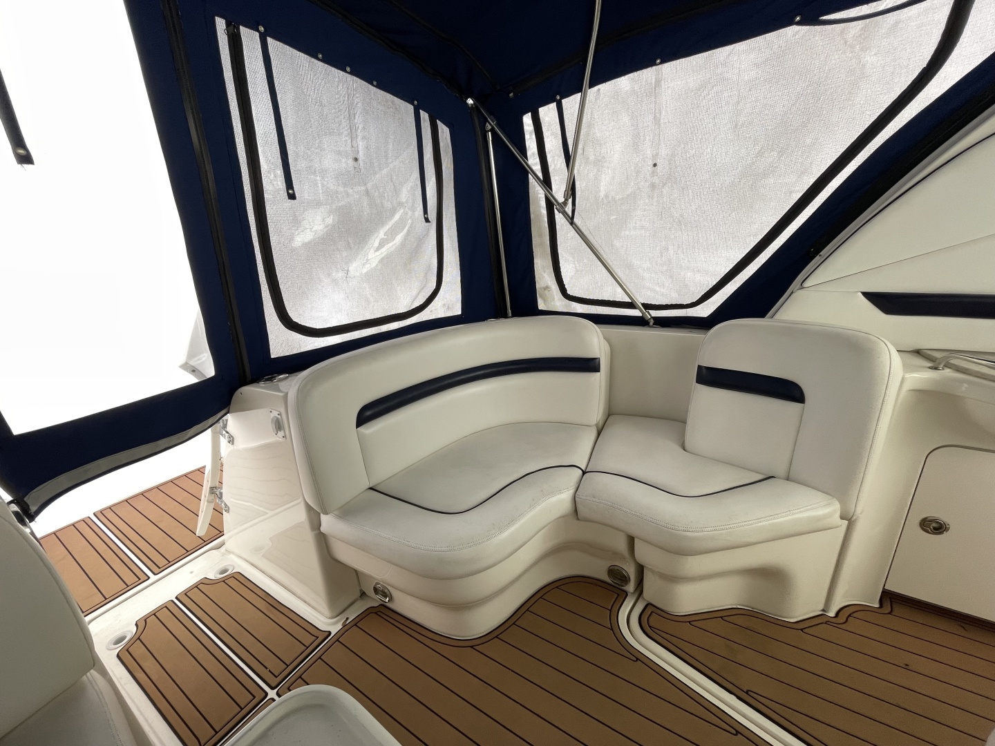 2010 Sea Ray 390 Sundancer - Image 5