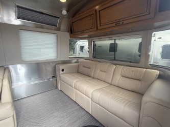 2021 AIRSTREAM CLASSIC 30RB - Image 20