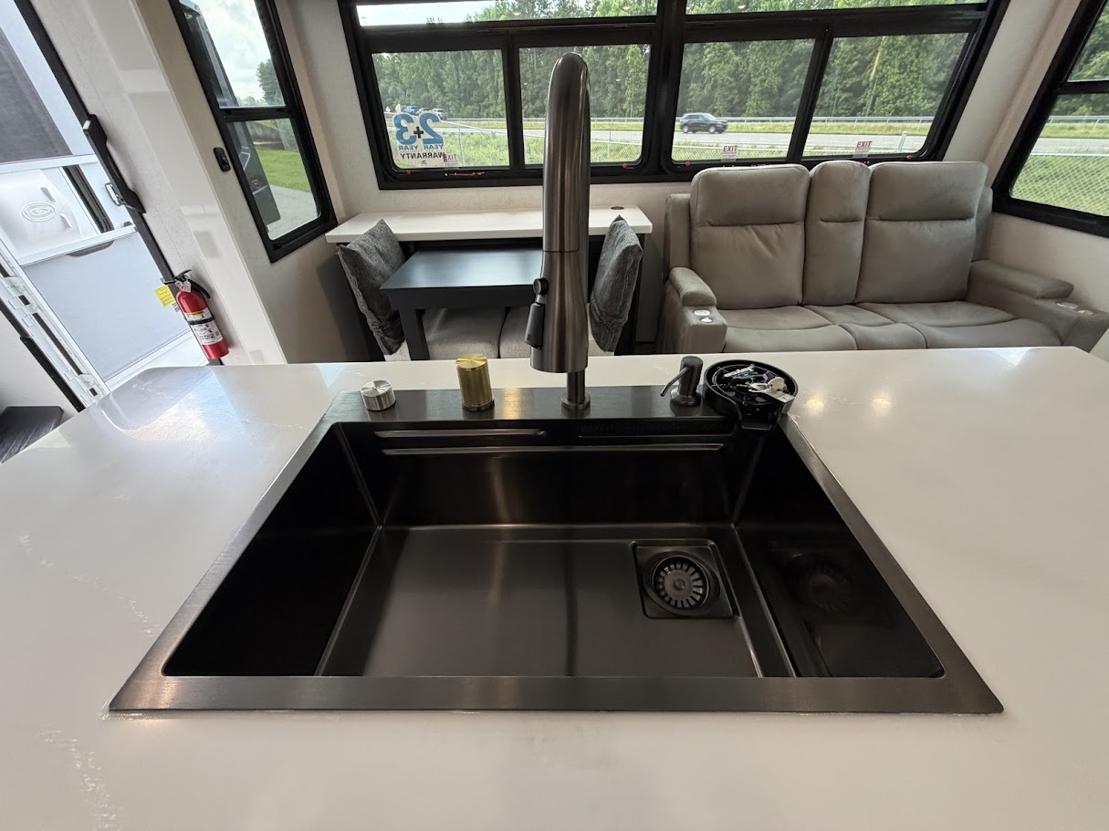 2027 JAYCO PINNACLE 32RLTS - Image 23