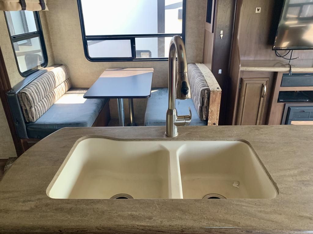 2017 FOREST RIVER SANDPIPPER 372LOK - Image 15