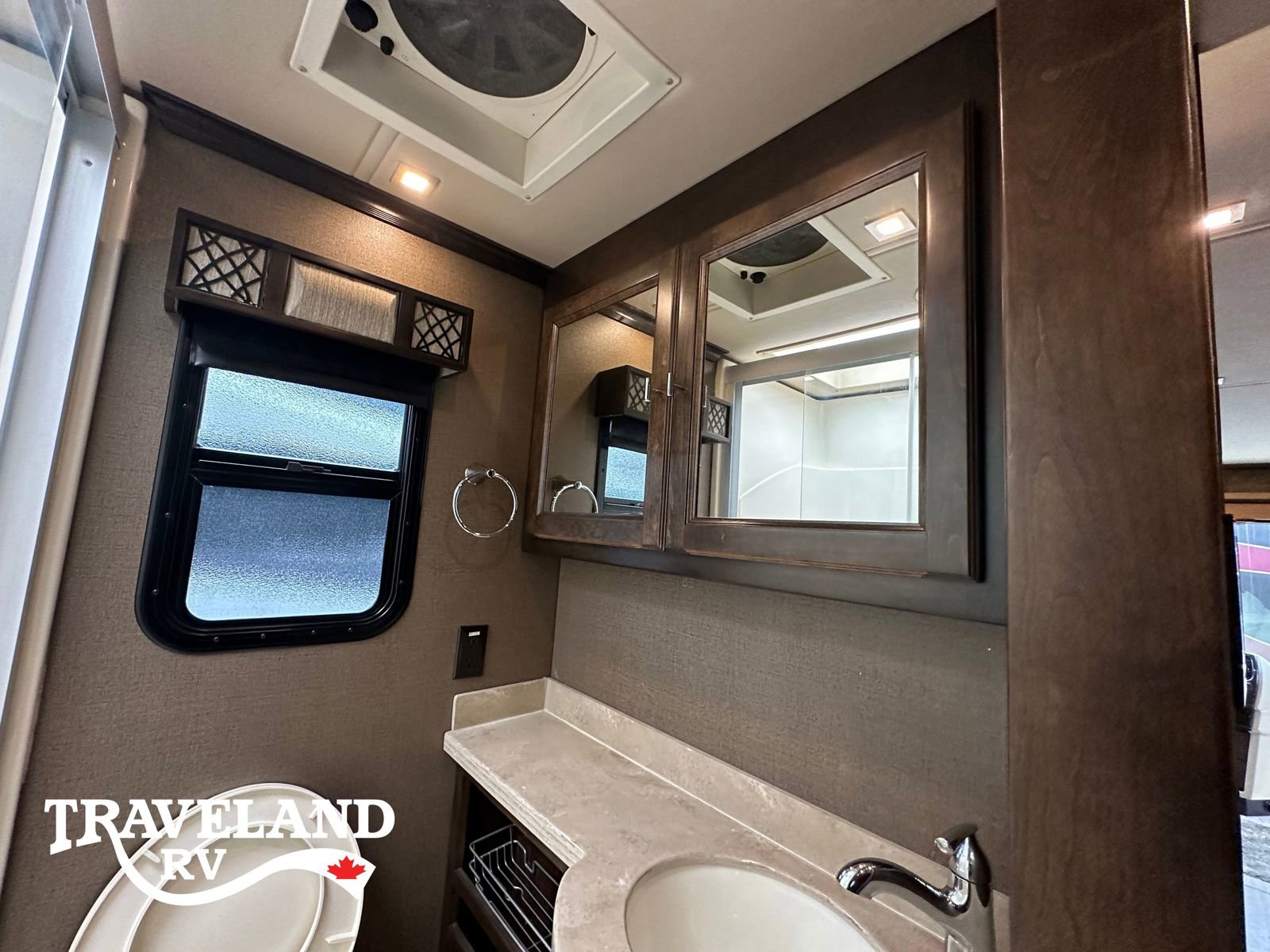 2019 Tiffin Allegro Breeze 31 BR - Image 42