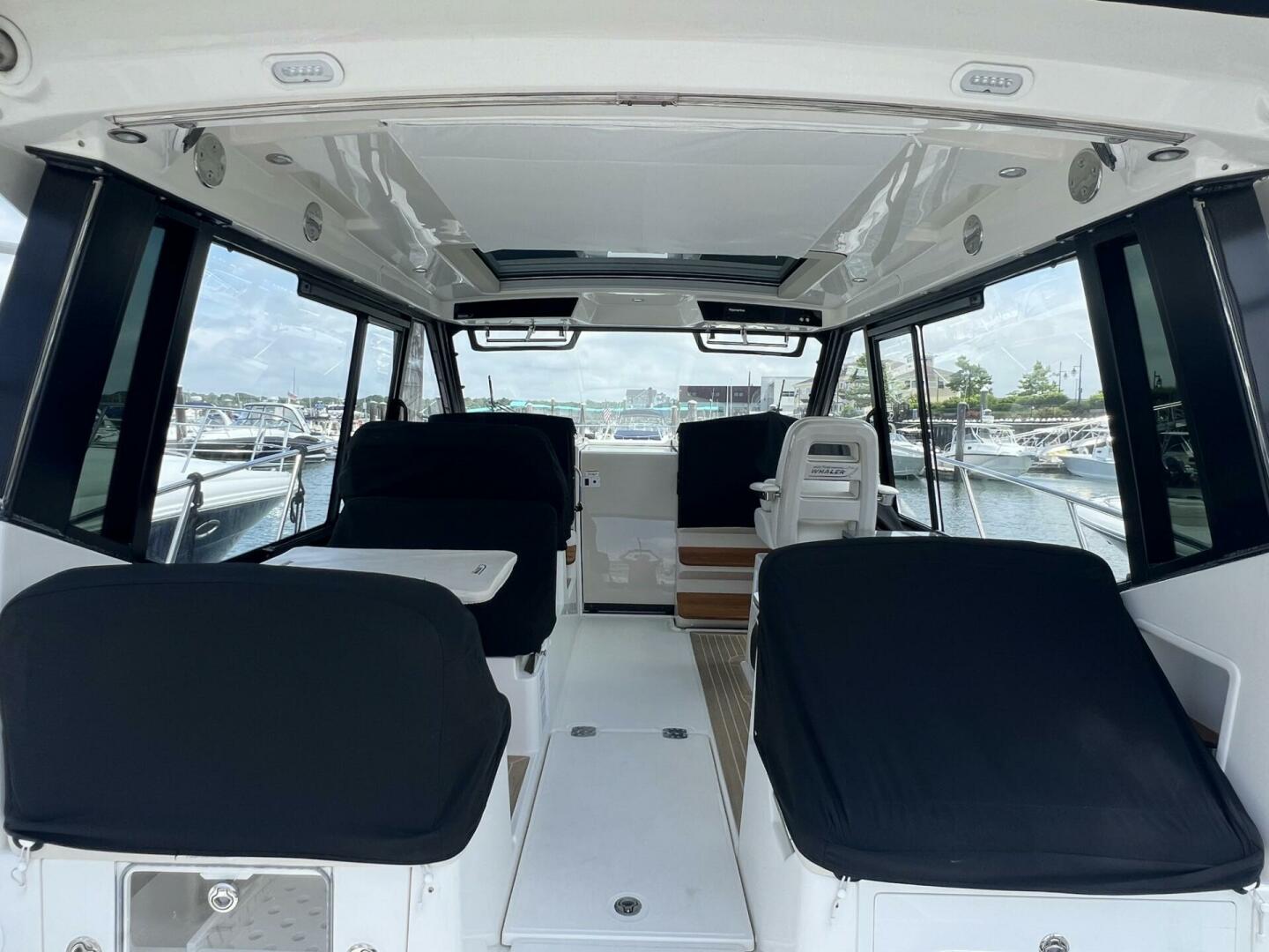 2021 Boston Whaler 405 Conquest - Image 23