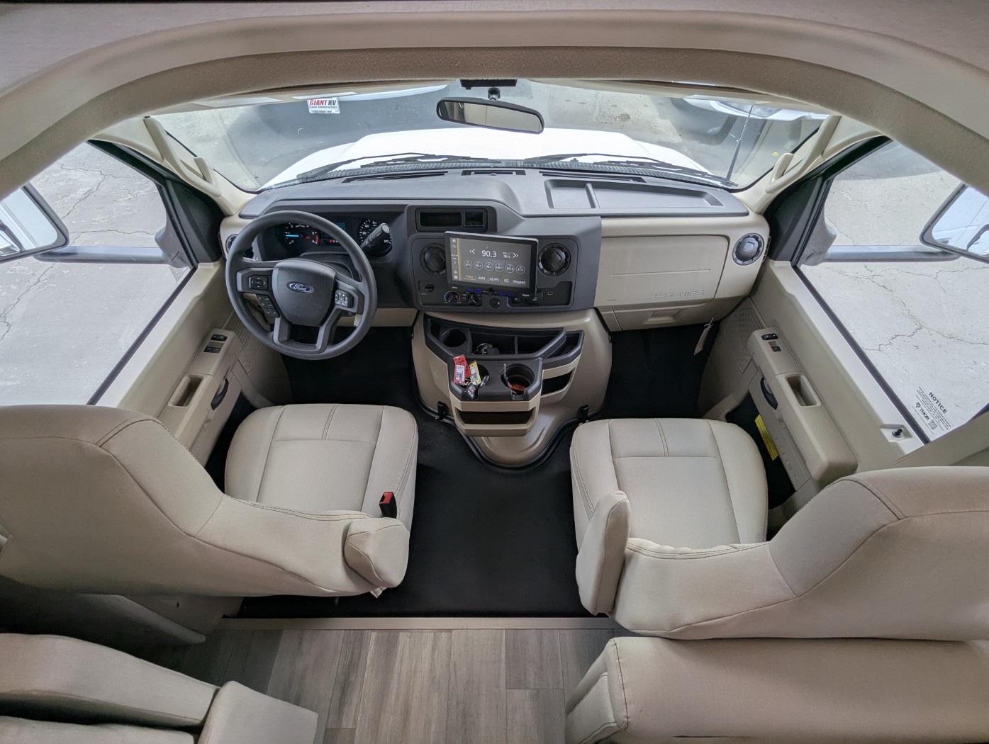 2027 Thor Motor Coach Four Winds 28Z - Image 9