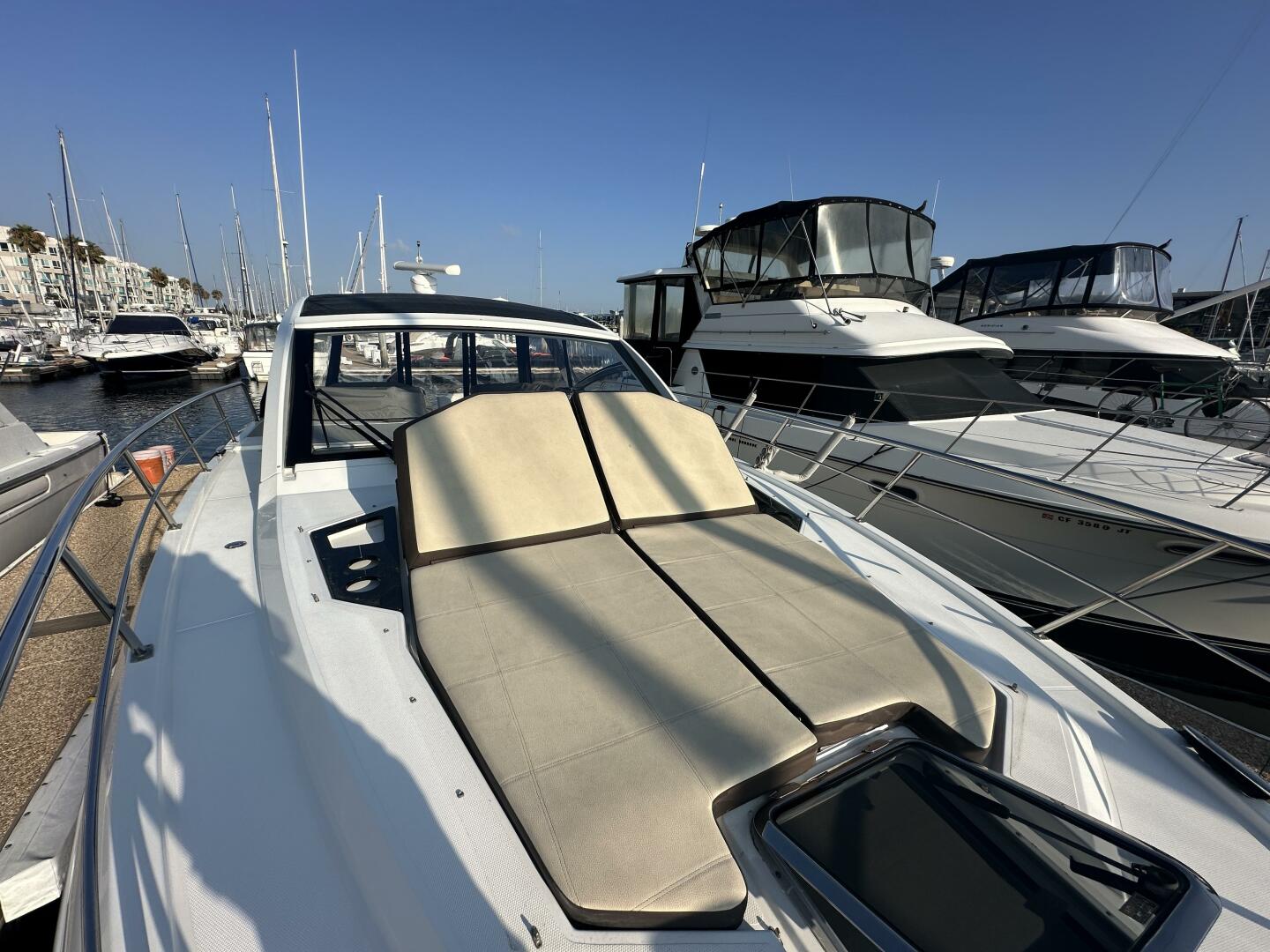 2017 Cruisers Yachts 390 Express Coupe - Image 12