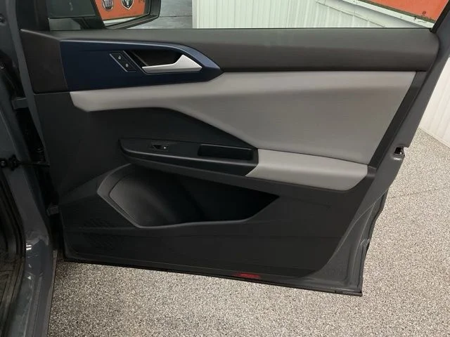 2023 Volkswagen Taos Utility 4D SE Sunroof 2WD - Image 25