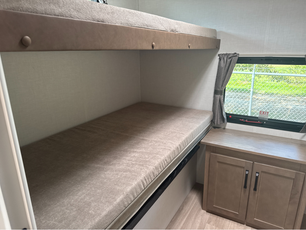 2027 VENTURE RV SPORTTREK 343VIB - Image 23