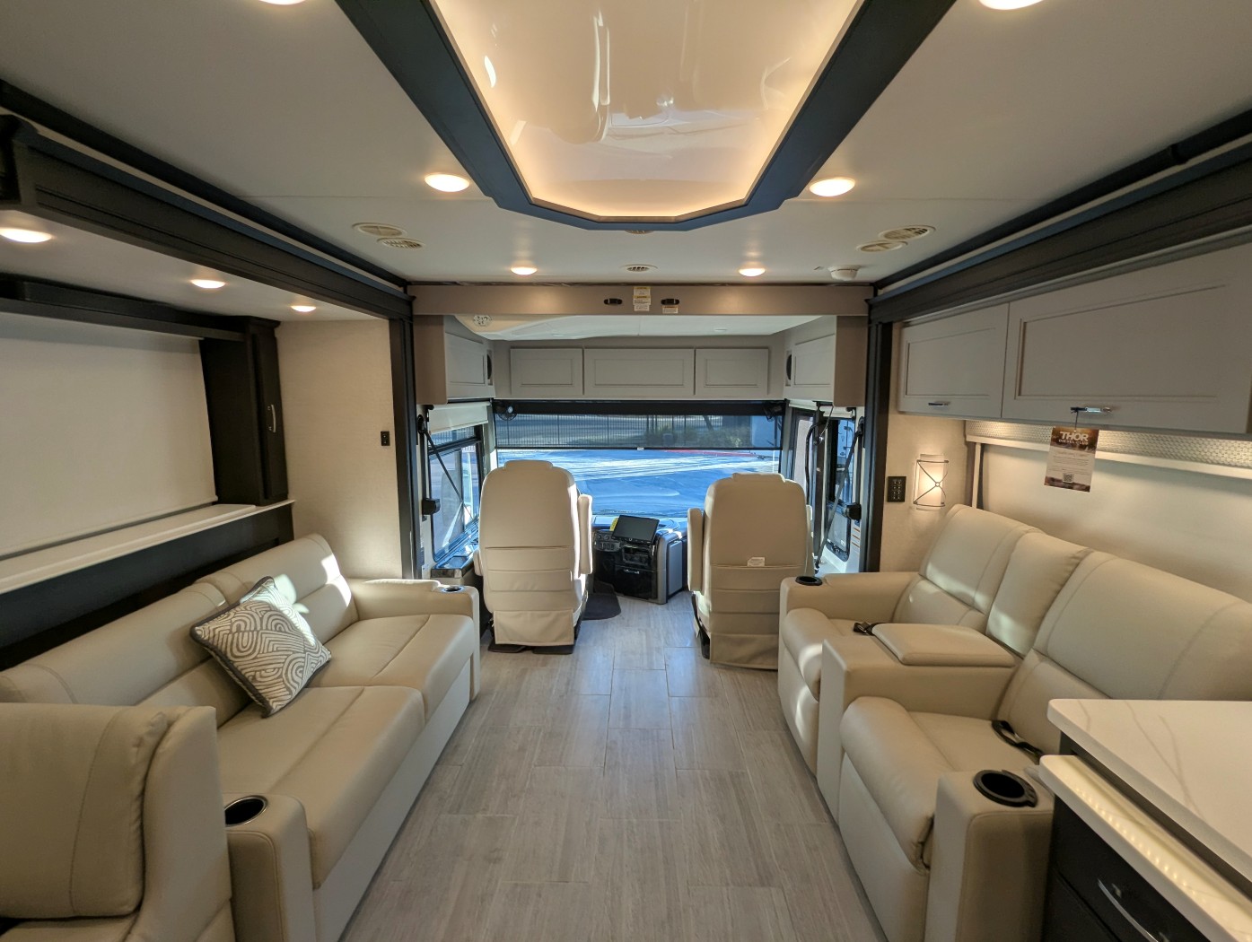 2026 Thor Motor Coach Aria 3901 - Image 40