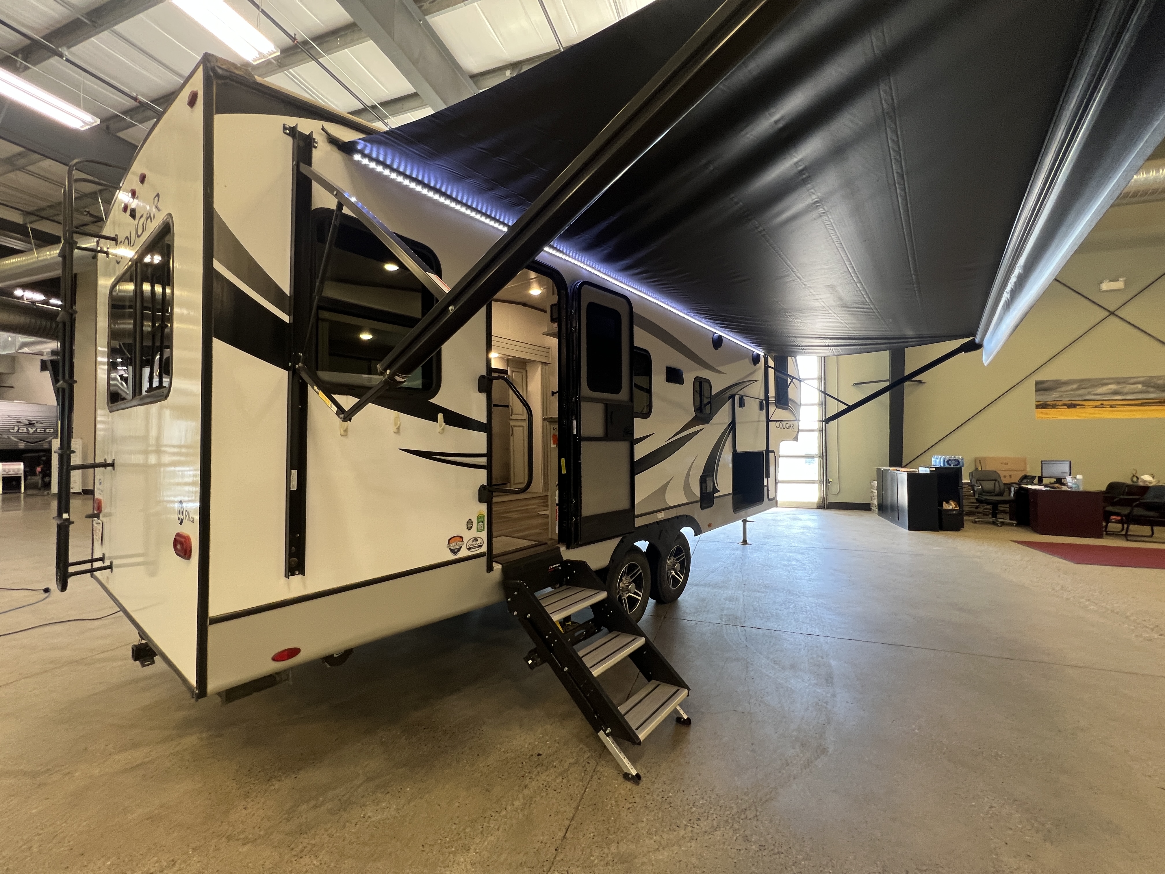 2022 Keystone Cougar Half-Ton 24RDS - Image 3