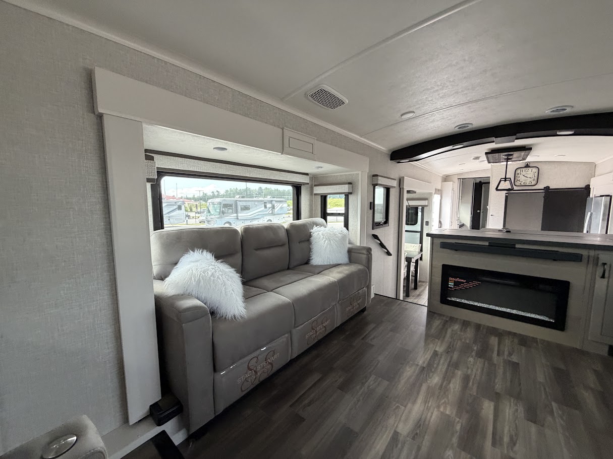 2025 JAYCO NORTH POINT 382FLRB - Image 14