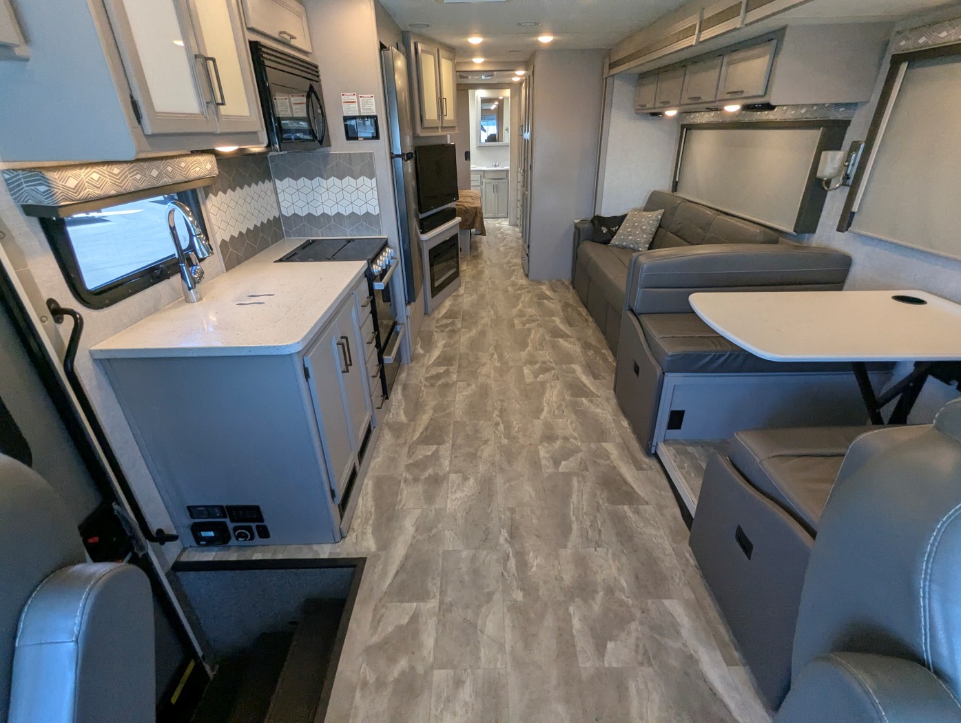 2022 Thor Motor Coach Windsport 35M - Image 14