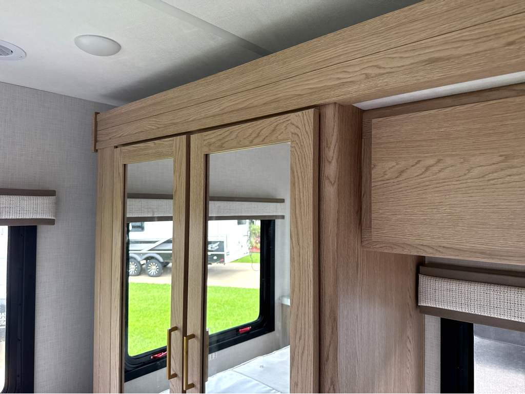 2027 THOR MOTOR COACH MAGNITUDE GA31 - Image 27
