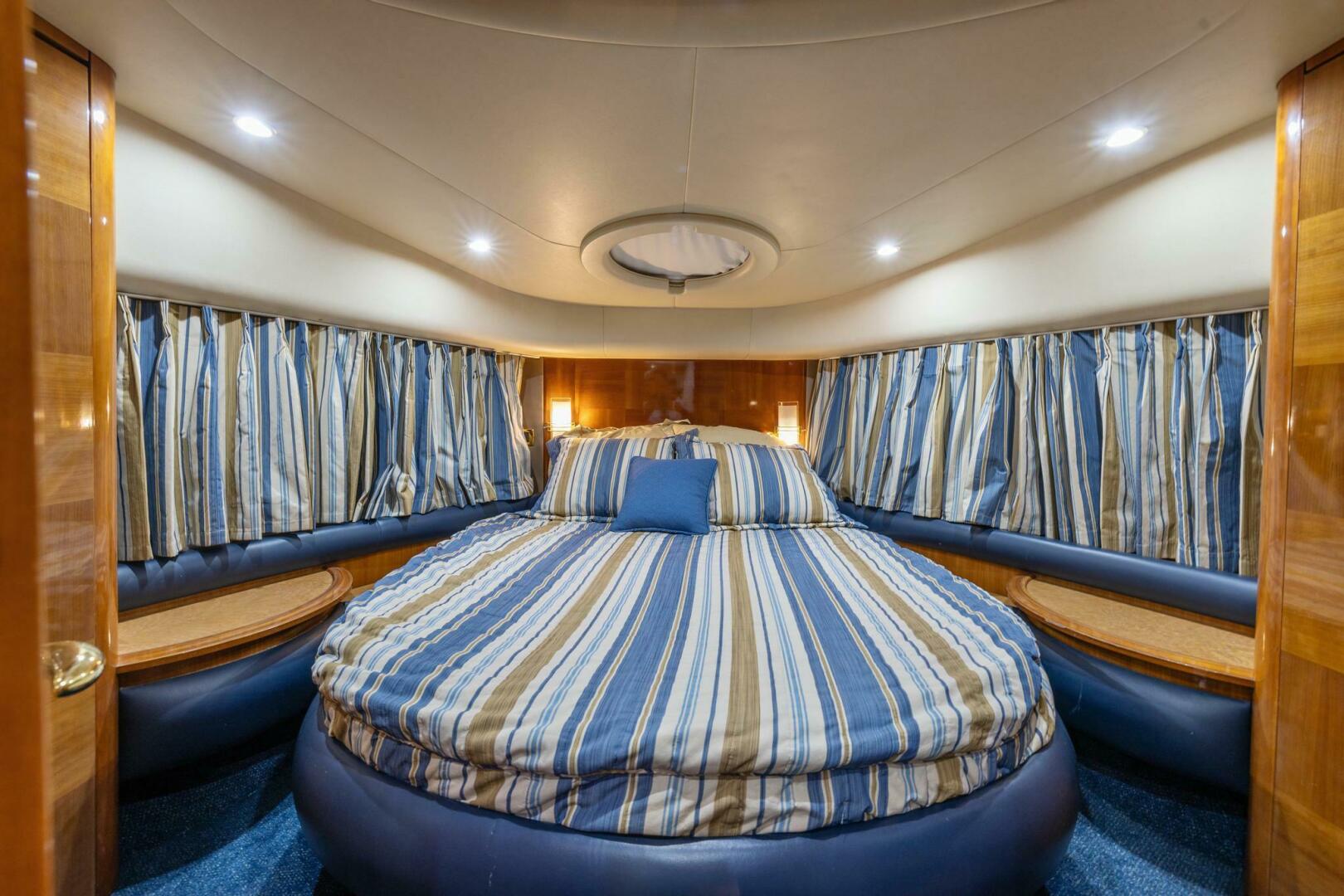 2005 Azimut 55 flybridge - Image 30