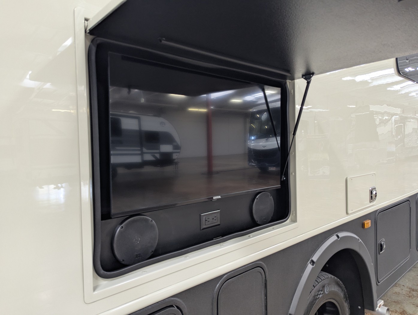 2026 Entegra Coach Esteem XL 32U - Image 10