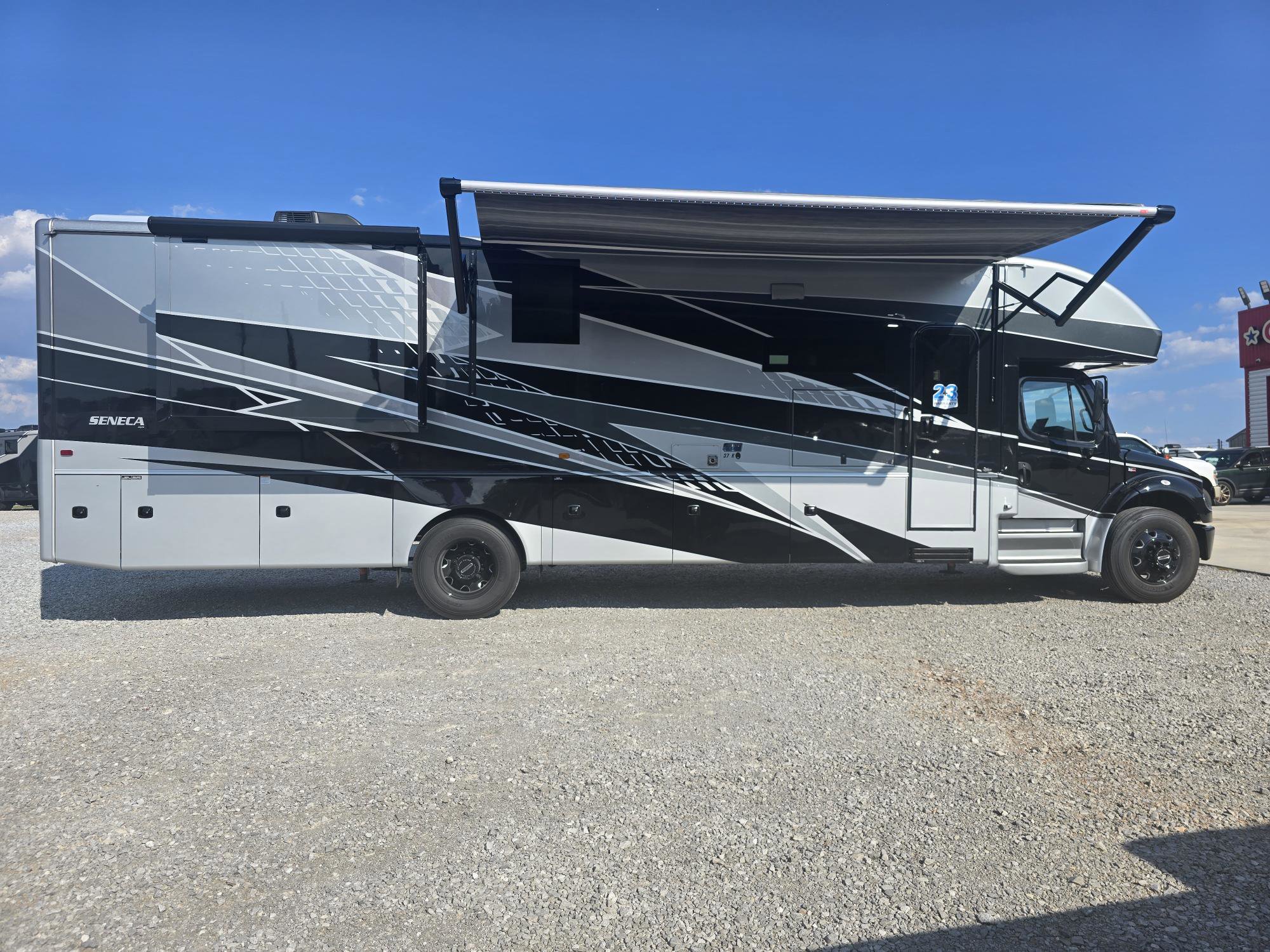 2026 JAYCO SENECA 37K - Image 6