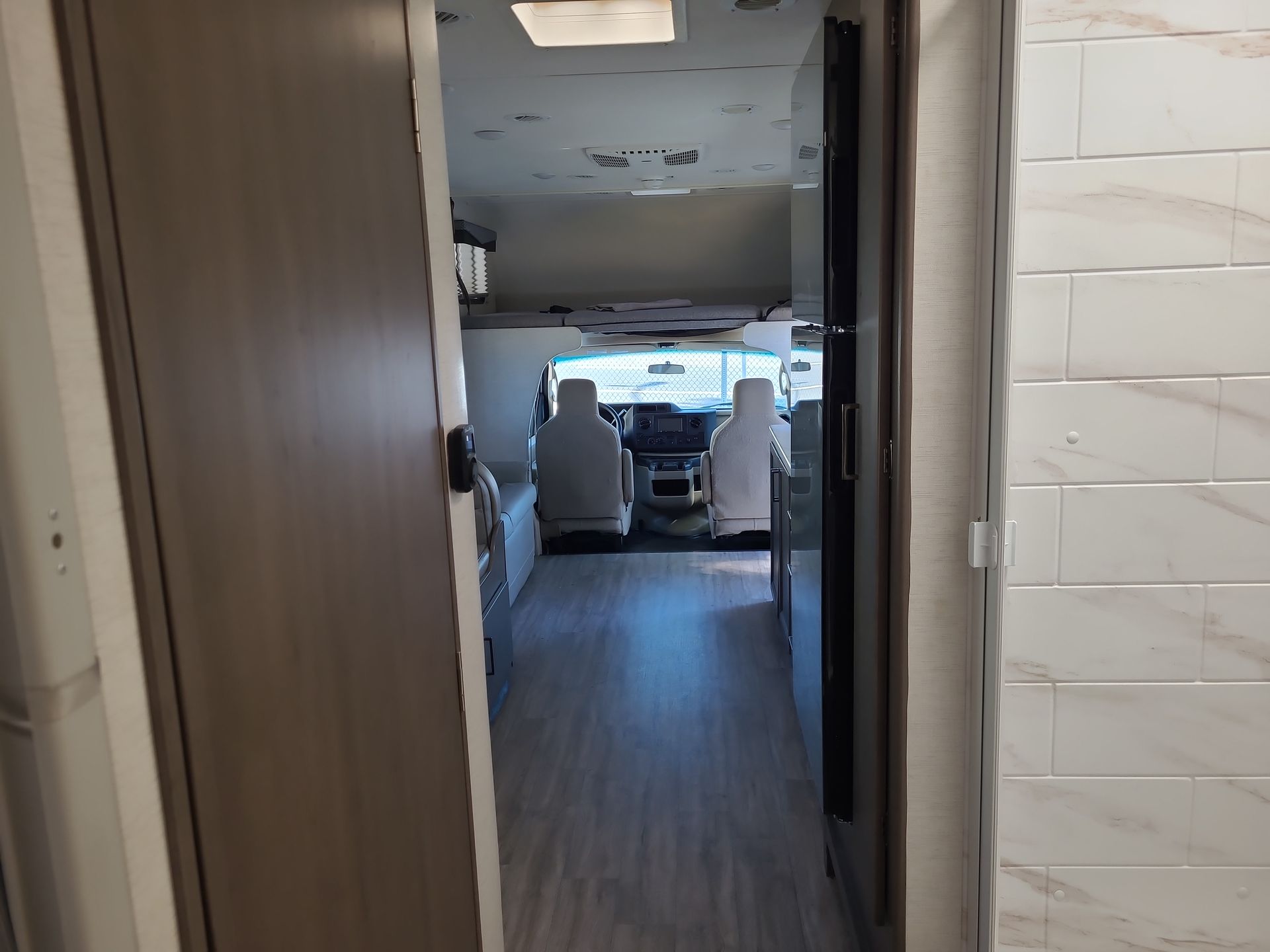 2025 Thor Motor Coach Four Winds 31MV - Image 12