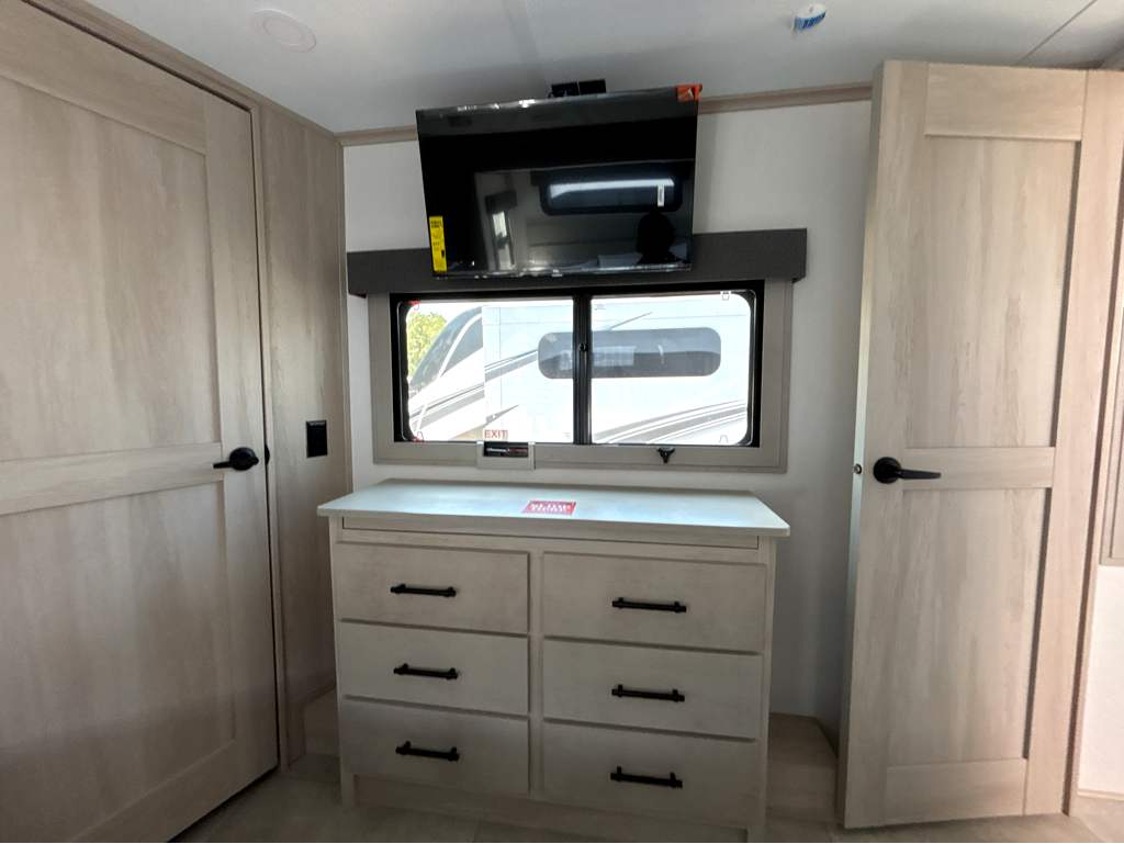 2026 GRAND DESIGN SOLITUDE 376RD - Image 27