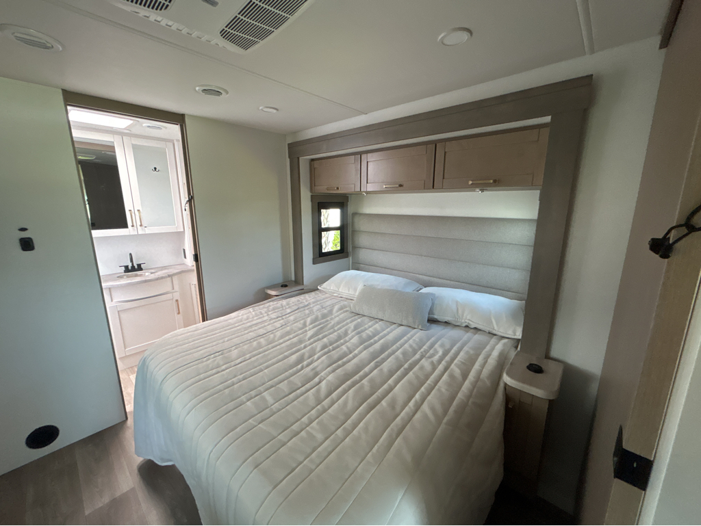 2027 JAYCO PRECEPT 36C - Image 15