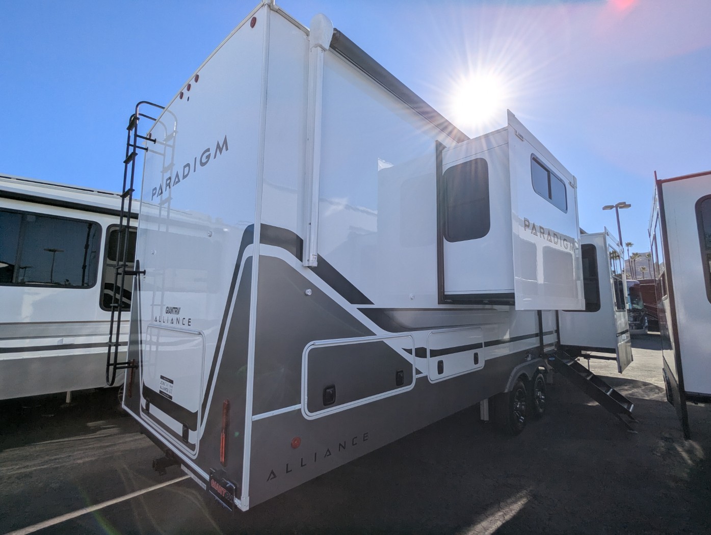 2026 Alliance RV Paradigm 385FL - Image 5