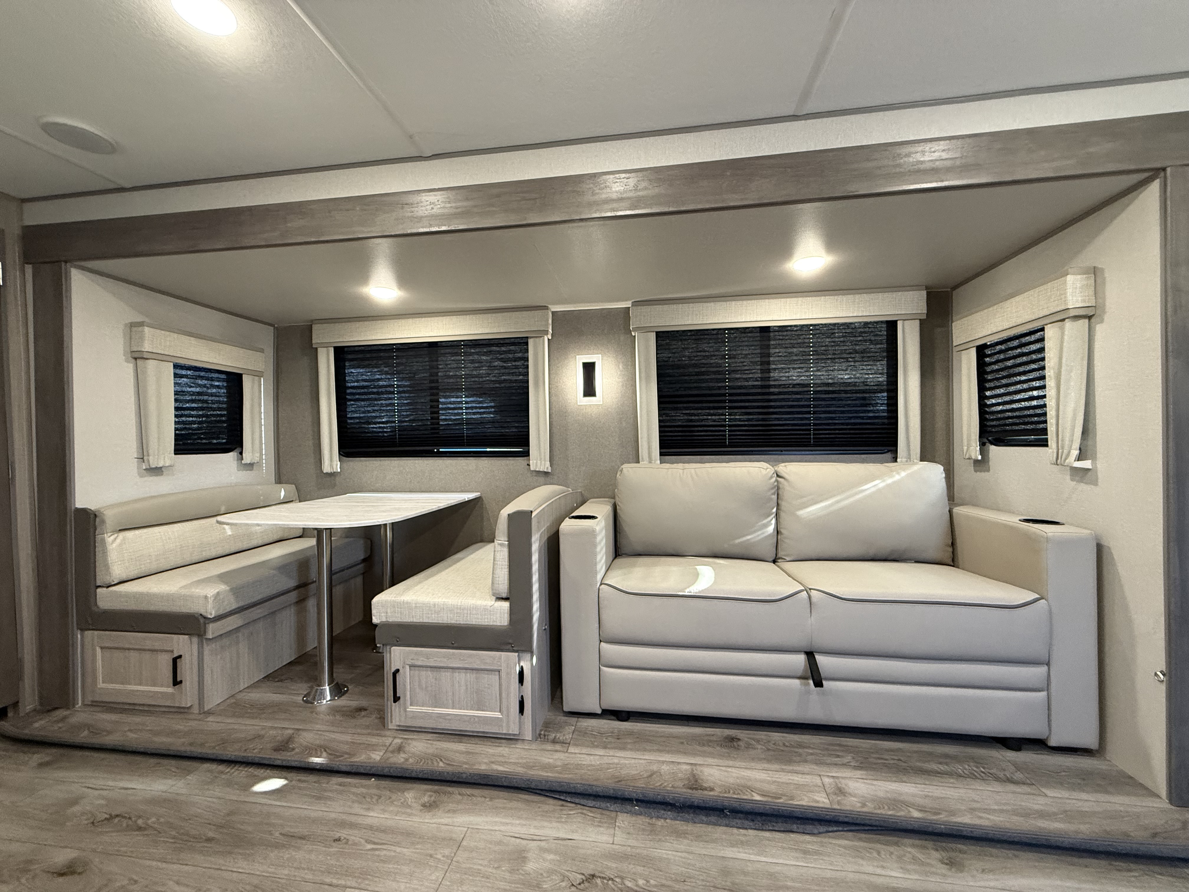 2024 Coachmen Catalina Legacy Edition 303RKDS - Image 15