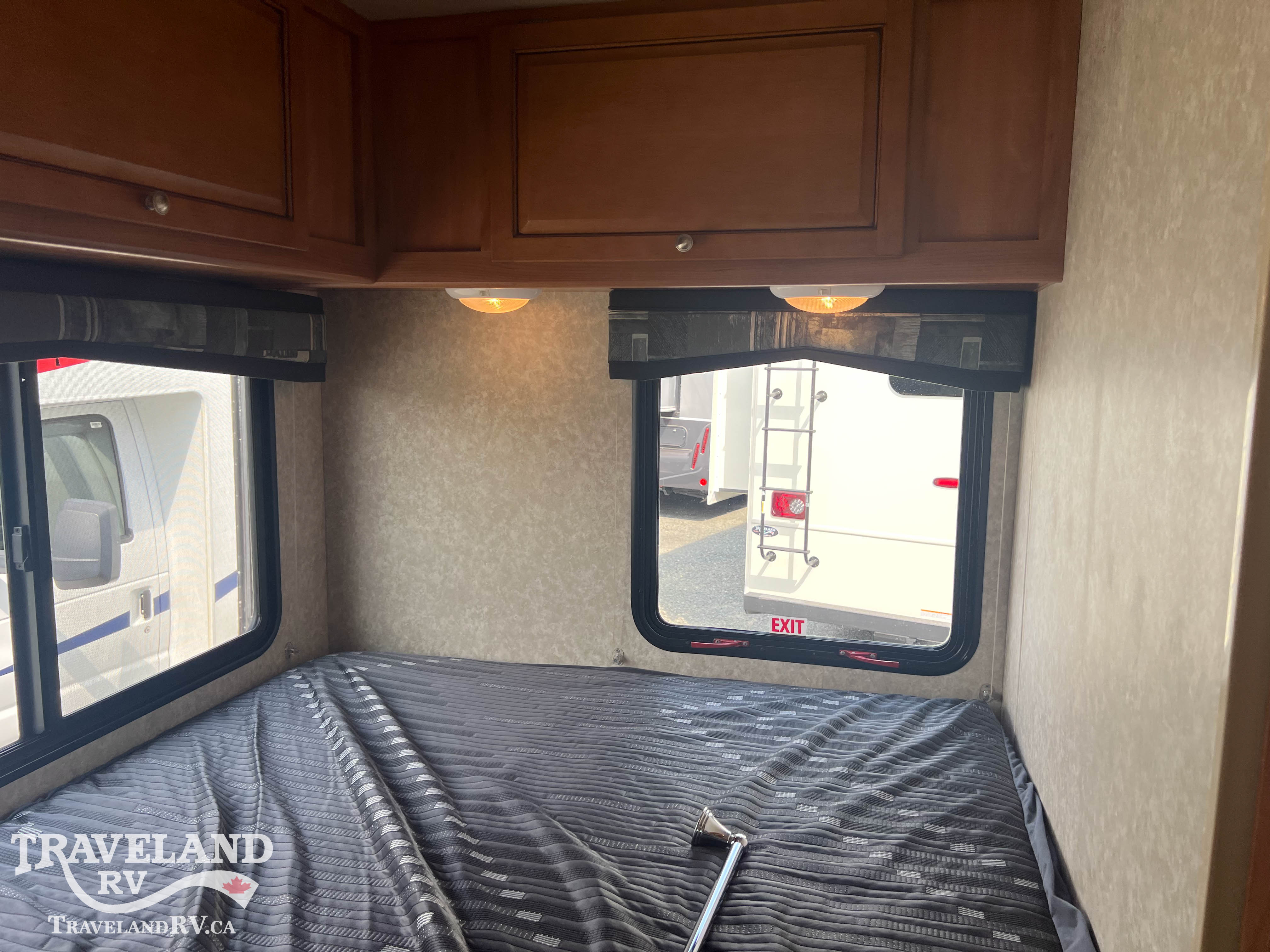 2010 Winnebago Access 24V - Image 25