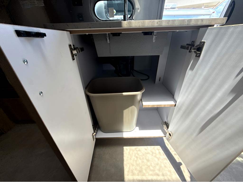 2027 AIRSTREAM FLYING CLOUD 25FBT - Image 18