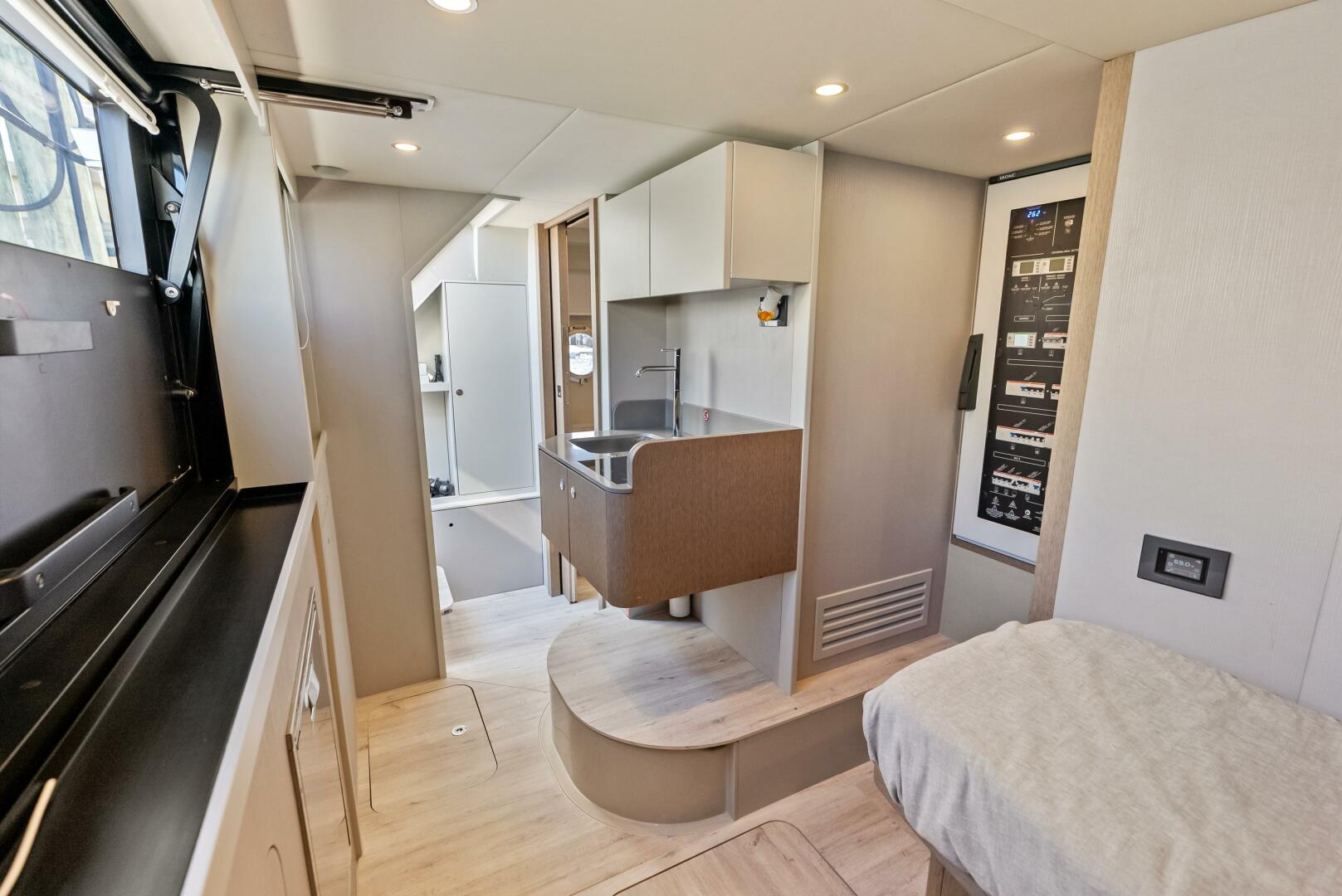2025 Absolute 75 Navetta - Image 47